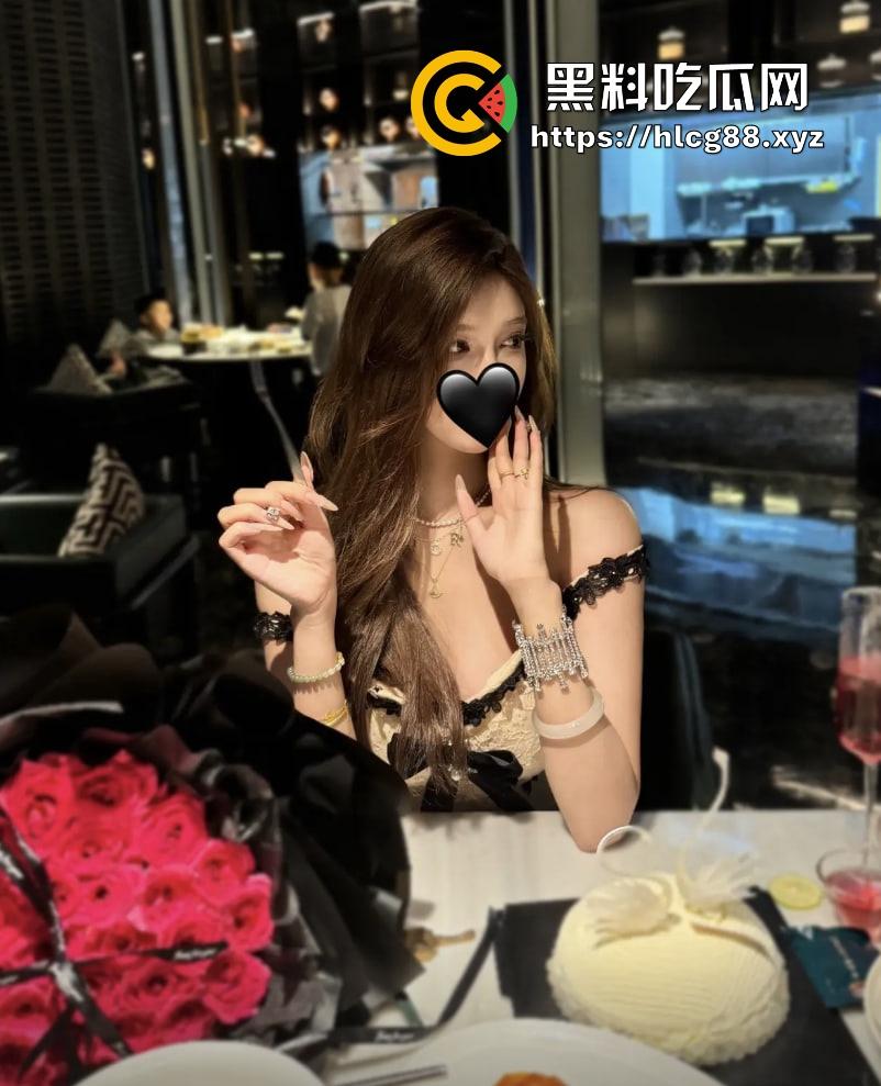 湖南05大学生『姜桃桃』177长腿，直播装纯等有钱鸡巴，奶钉大奶富人专享，69玩出96的姿势！-5