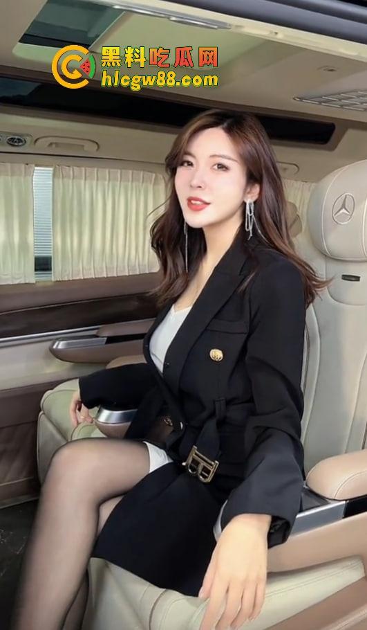 抖音骚主播『皮皮』卖梅赛德斯天天秀脚丫子勾足控舔脚,三叉辉车主看不上,钓个有钱舔脚王!-2