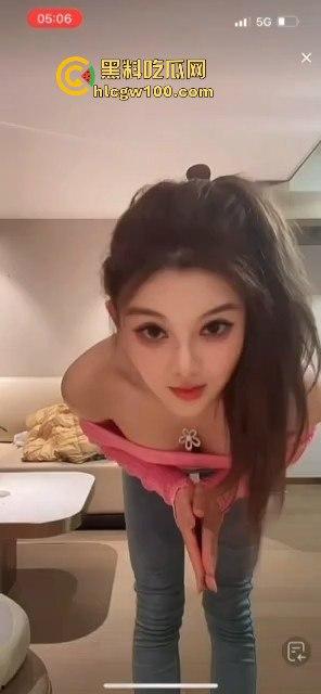 抖音颜值网红【唐晴】擦边直播录屏曝光,每送个跑车飞机就弯腰漏出大奶感谢金主,流量拉满。-16