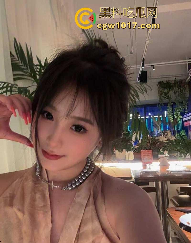 玩陌陌约炮重庆小美,颜值堪比幼版杨幂,私下穿JK黑丝约炮后入,舔蛋撸管榨精,花活做爱!-2