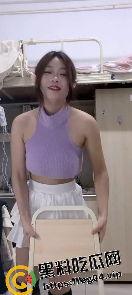 四川快手女大学生主播宿舍直播擦边 当着舍友的面淫叫 展示自己的内裤颜色 互联网算是让你玩明白了-7
