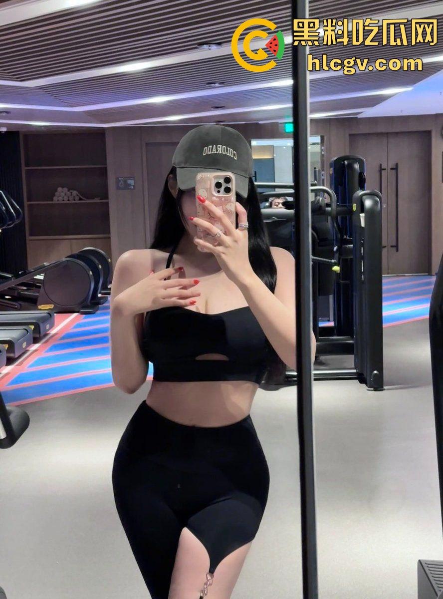 上海高颜值外围女【sweet】白天露出晚上拼床!一份钱挣两份,兄弟们快来品品细糠!-10