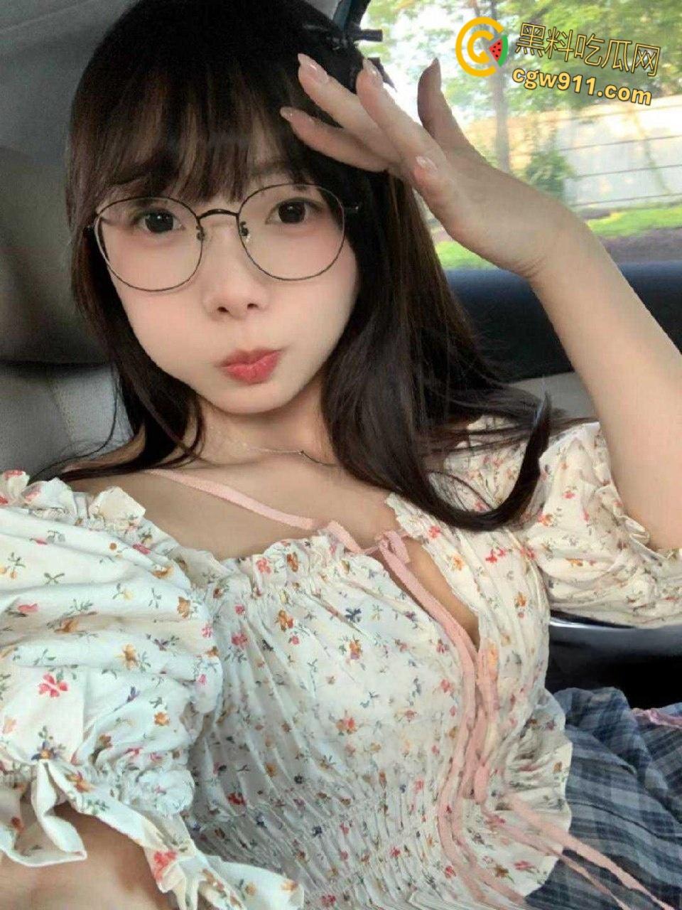 沈阳农业大学研究生【贺芳欣】,被前男友肆意调教无套爆操,玩腻后惨遭抛弃,眼镜妹不仅反差还傻白甜 !-5