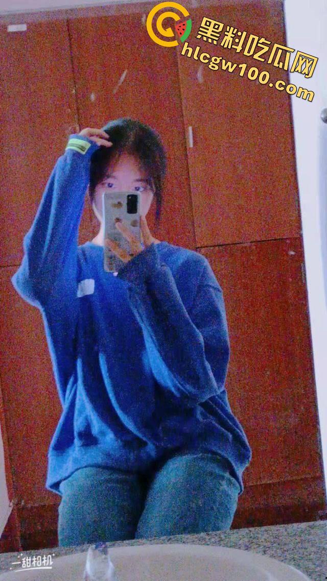 重庆医学院【李青玉】长相清纯却骚到不行的贫乳反差学妹,被学长哄骗发骚自拍-3