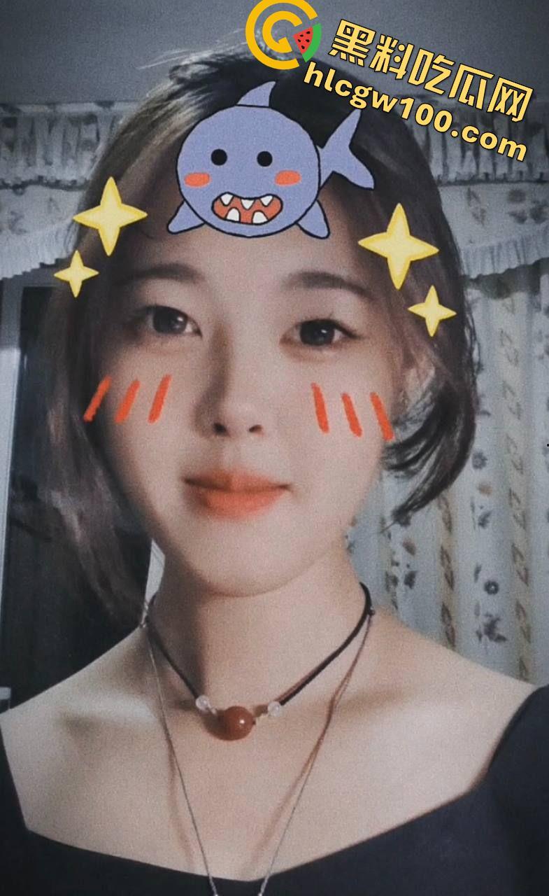 重庆医学院【李青玉】长相清纯却骚到不行的贫乳反差学妹,被学长哄骗发骚自拍-4