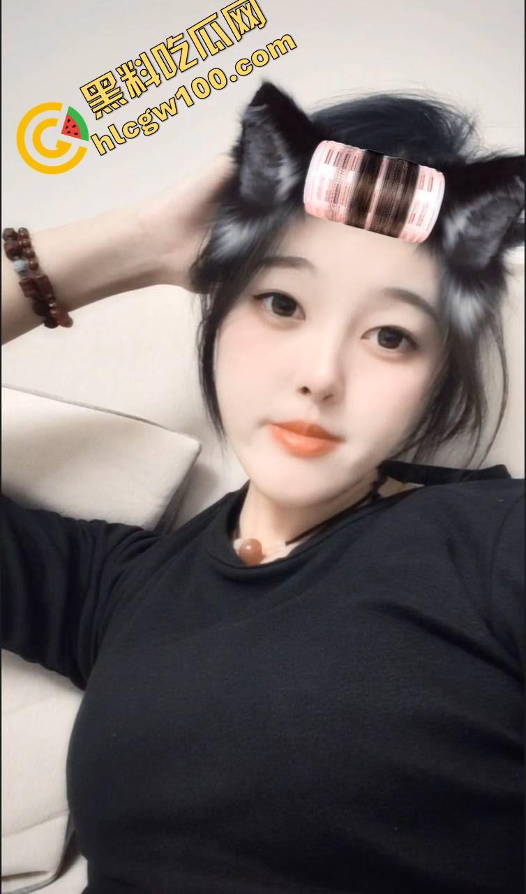 重庆医学院【李青玉】长相清纯却骚到不行的贫乳反差学妹,被学长哄骗发骚自拍-8