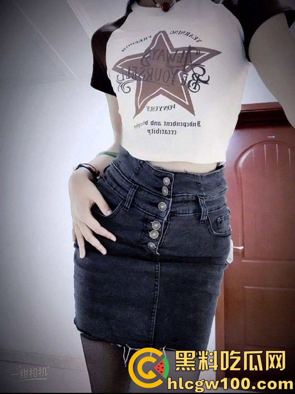 重庆医学院【李青玉】长相清纯却骚到不行的贫乳反差学妹,被学长哄骗发骚自拍-9