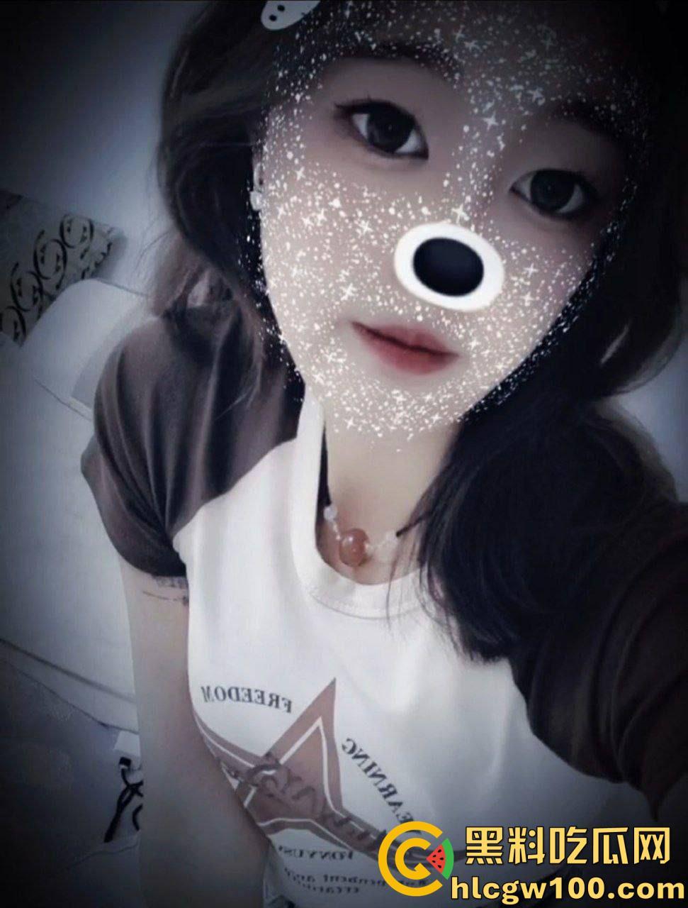 重庆医学院【李青玉】长相清纯却骚到不行的贫乳反差学妹,被学长哄骗发骚自拍-10