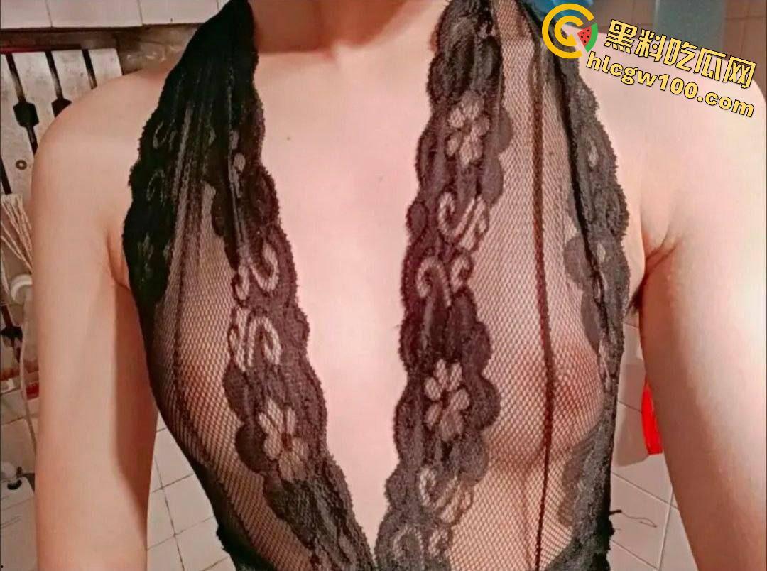 重庆医学院【李青玉】长相清纯却骚到不行的贫乳反差学妹,被学长哄骗发骚自拍-14