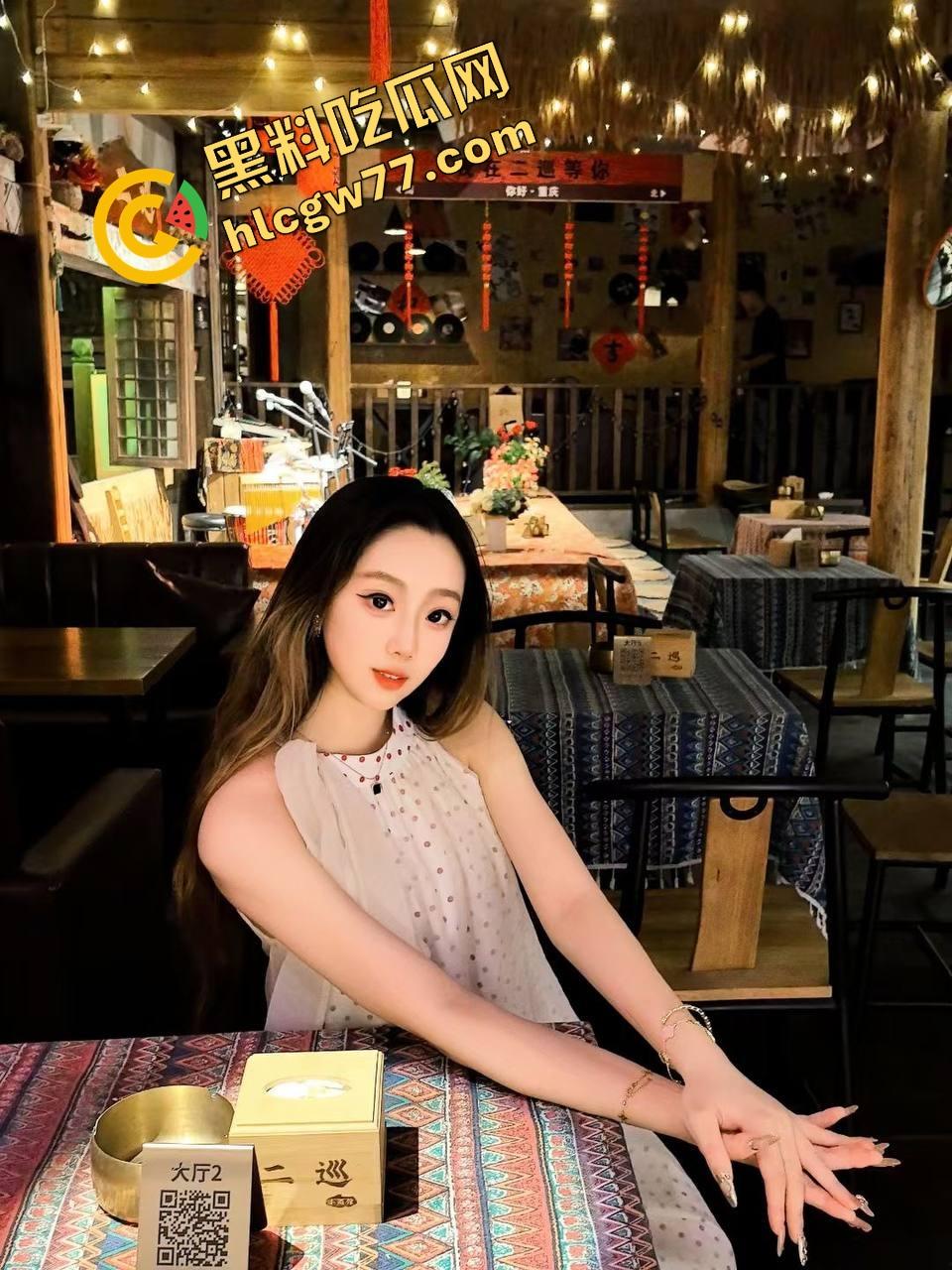 大奶精神小太妹 酒店忘我吃鸡 大屌都要把嘴撑爆了 又被肌肉猛男掐脖爆操 小小身躯十分耐操!-4