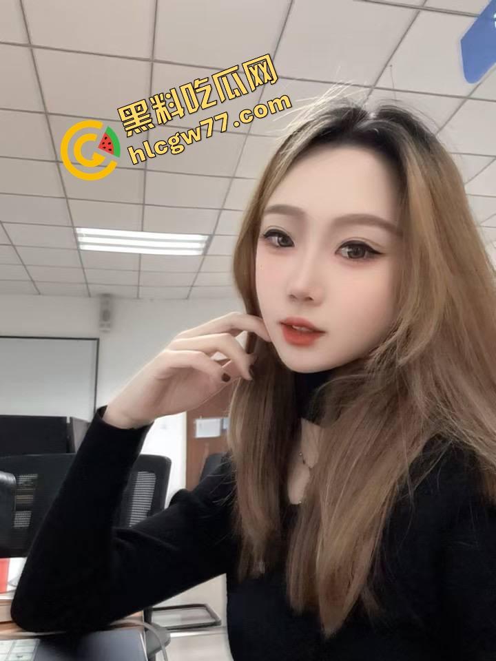 大奶精神小太妹 酒店忘我吃鸡 大屌都要把嘴撑爆了 又被肌肉猛男掐脖爆操 小小身躯十分耐操!-5