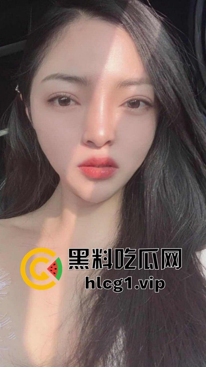 武汉海关『冯小羽』体制内骚货上班聊骚,下班找领导草逼,单元楼道大胆露出!-10