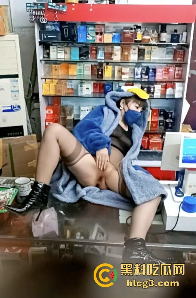 晚风吹人醒 风骚杂货店老板娘【肥姐】透明装诱惑男顾客勾引进小屋性爱啪啪！-2