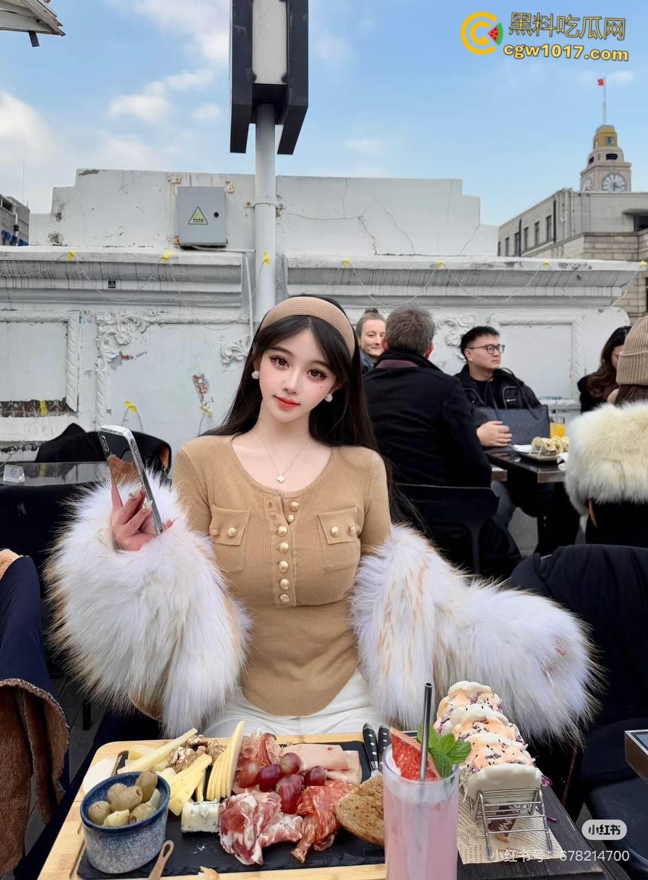 下午硬的受不了,把牛仔裤巨乳姐姐约出来,前凸后翘超长深沟,巨乳饱满主动骑乘,蜜穴在镜头前被肆意抽插!-3