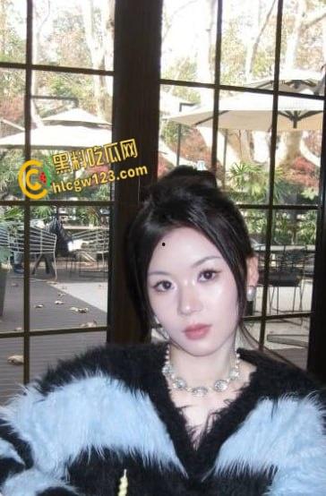 00后模特【蒯欣欣】清纯T台变情趣野猫,白虎肥臀后入,娇喘勾魂内射还想再来一炮!-3