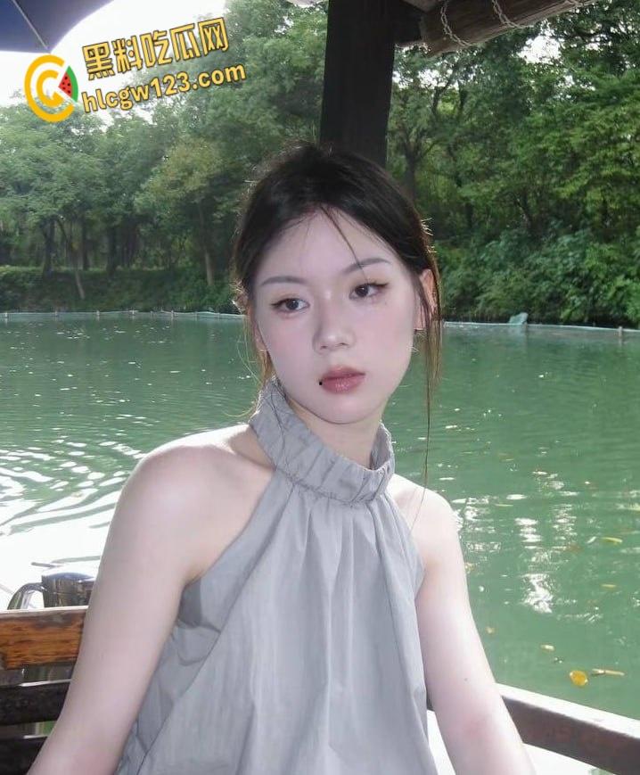 00后模特【蒯欣欣】清纯T台变情趣野猫,白虎肥臀后入,娇喘勾魂内射还想再来一炮!-5