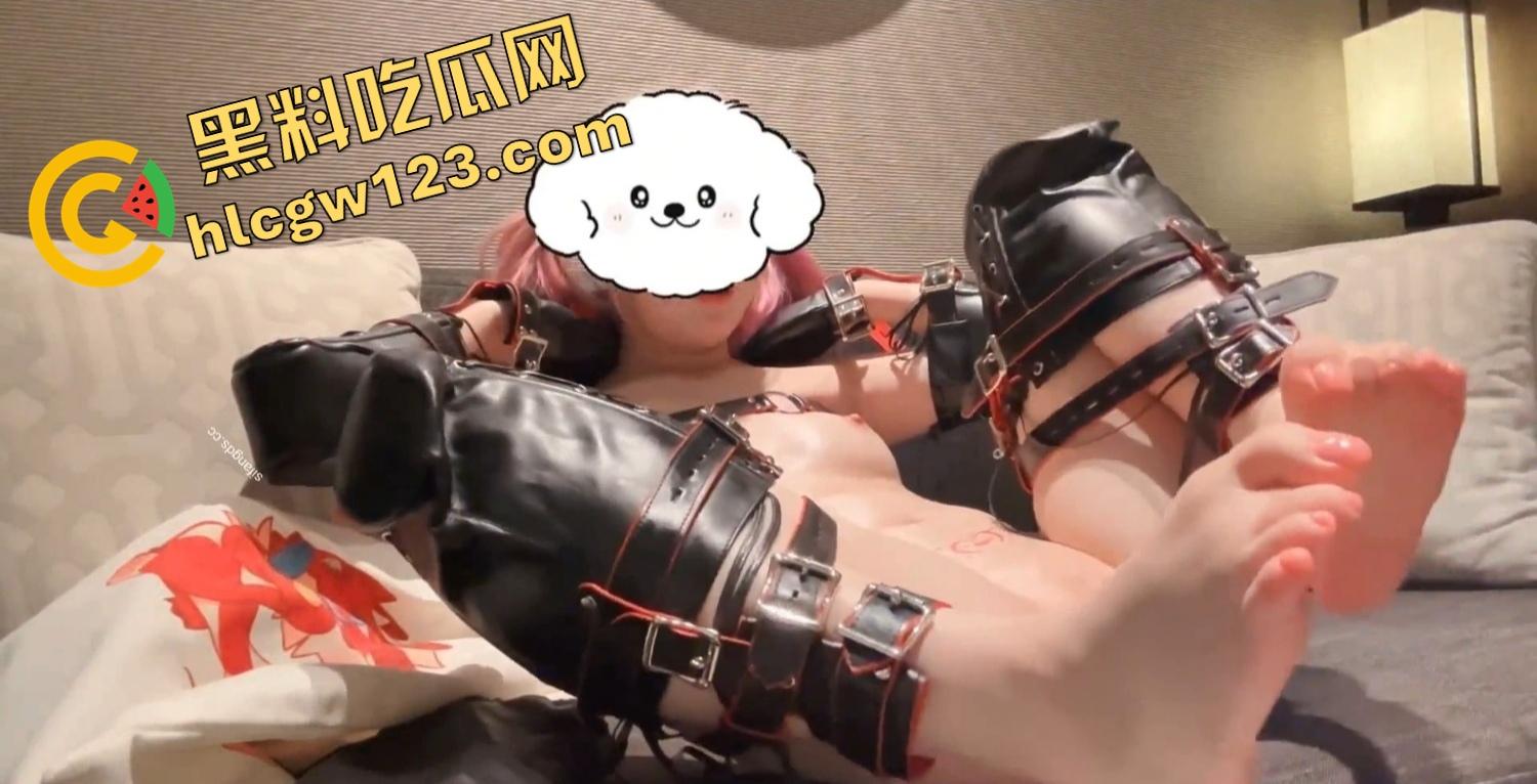 当馒头脸白虎逼撞上阿黑颜,骚得流油,就是不知道是真白虎还是剃过的,别等插进去才发现刺鸡巴!-14