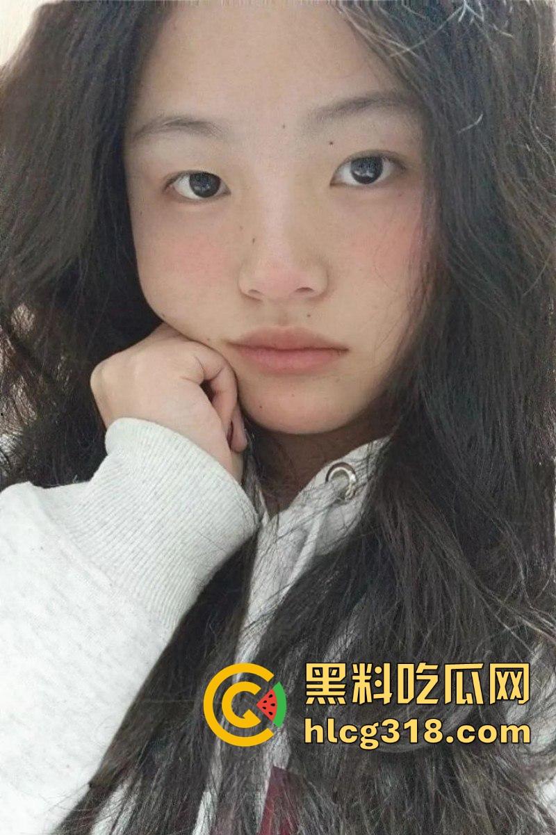 广东城建职业技术学院【李思洁】高颜值巨乳反差婊 粉乳嫩穴曲线火辣，肥臀美乳性瘾极强。-2