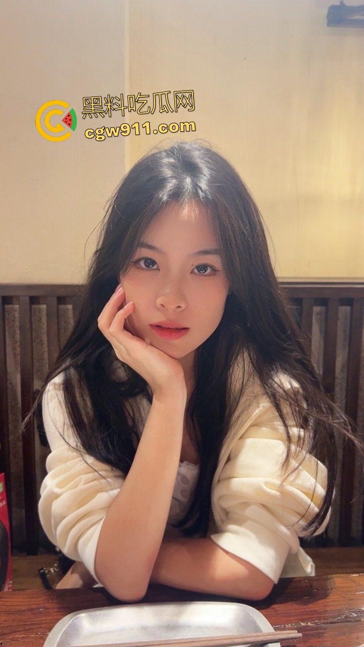 气质女大学生旅游吃鸡,被男友狂操猛玩,贪婪口技吞噬巨根,迷恋无套内射爆浆快感!-1