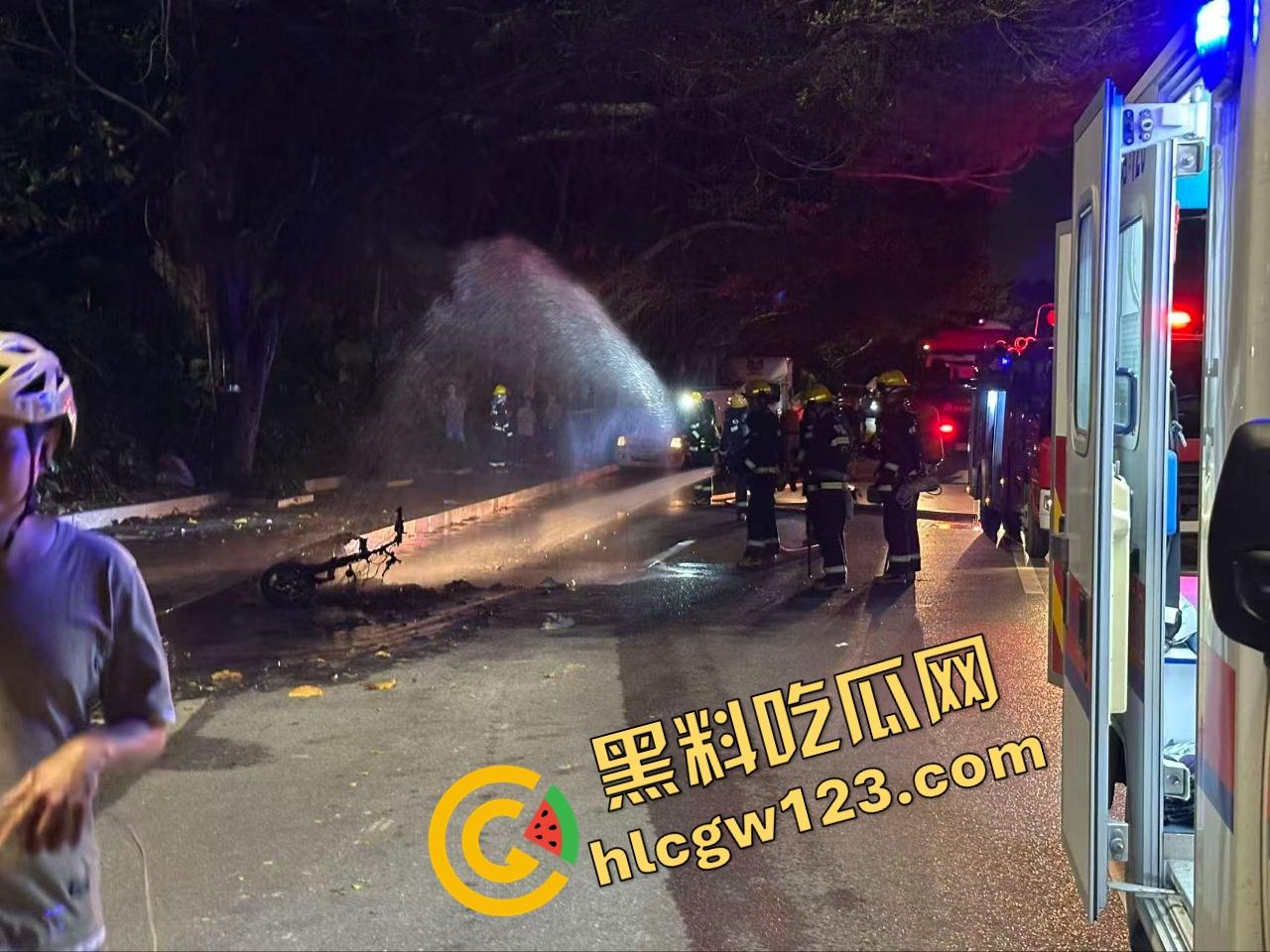 女骑电摩骑出火力全开模式,车子骑着骑着自燃直接把裤子烧没了,当场草地打滚成辣妹火焰鸡!-14