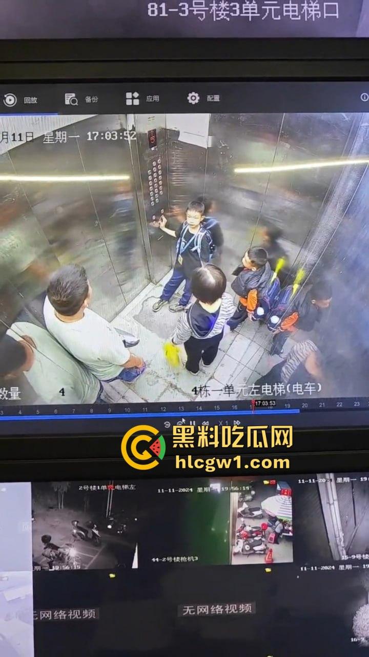 广西梧州平浪小区两个小屁孩半年电梯里撒尿,有娘生没娘教,家里是养牲口吗?-1