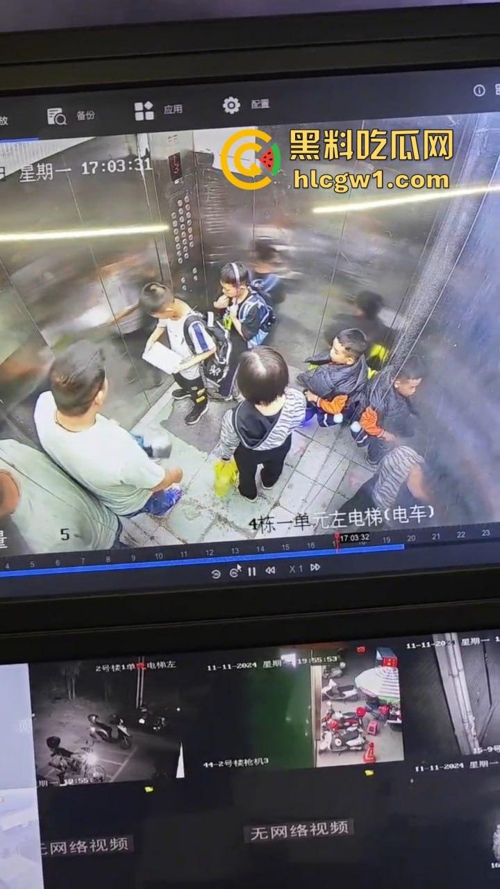 广西梧州平浪小区两个小屁孩半年电梯里撒尿,有娘生没娘教,家里是养牲口吗?-7
