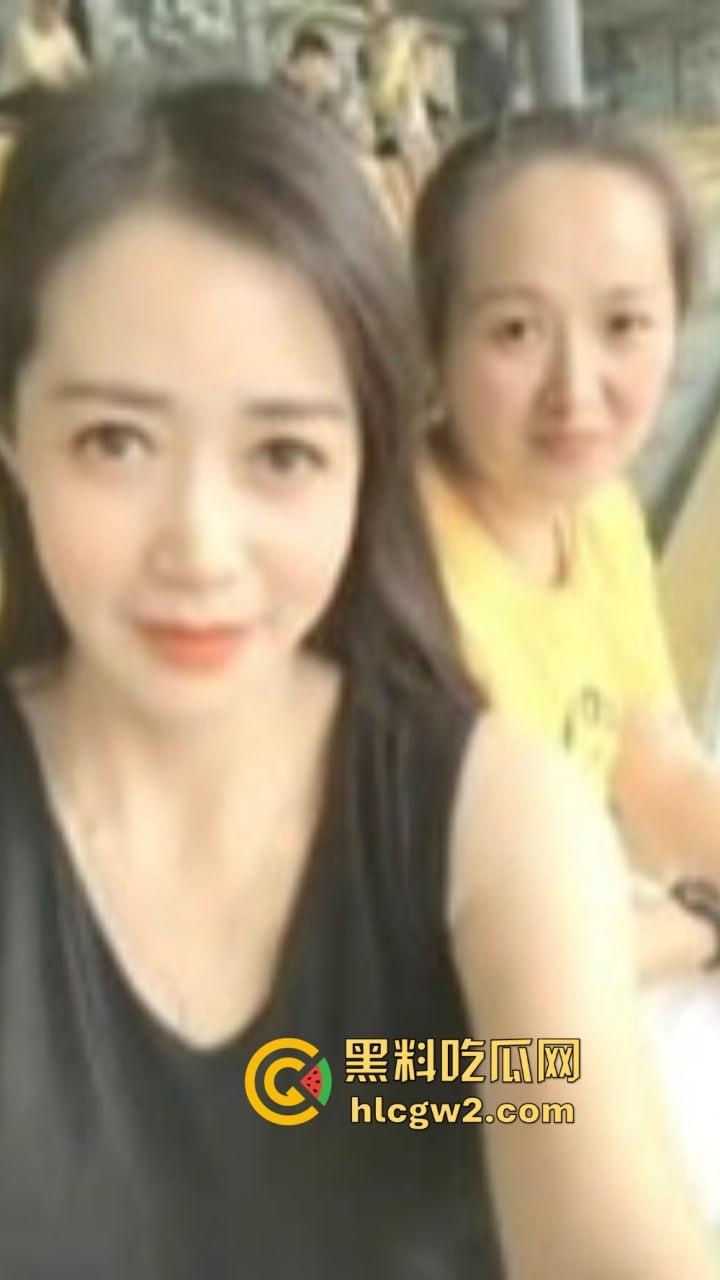 四眼约炮大神牛逼炸了!征服四位寂寞阿姨骑电动车轮番赴约被操,全程对话骚到爆 阿姨们直接抢着被要被上!-9