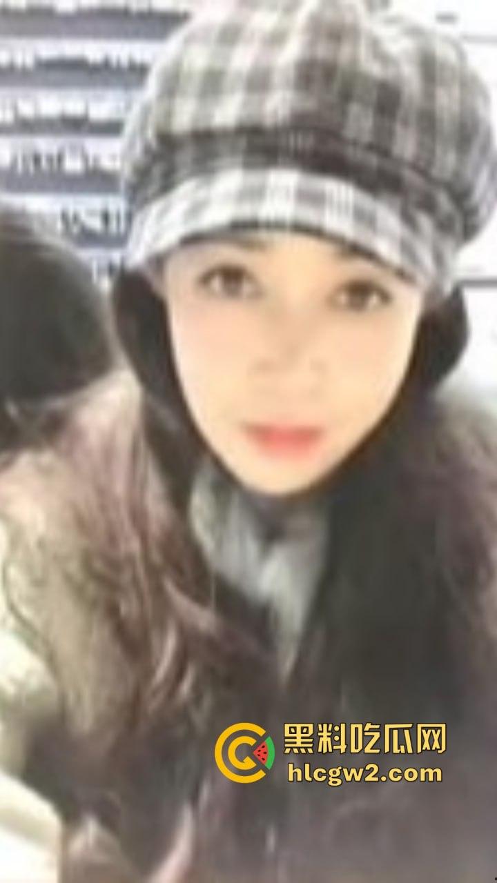 四眼约炮大神牛逼炸了!征服四位寂寞阿姨骑电动车轮番赴约被操,全程对话骚到爆 阿姨们直接抢着被要被上!-10