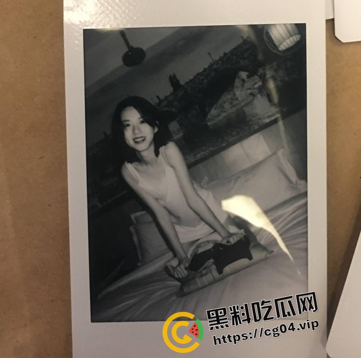 陕西西安媚黑母狗【王彦纯】 跨年夜被灌醉下药给黑人轮奸当性奴-2