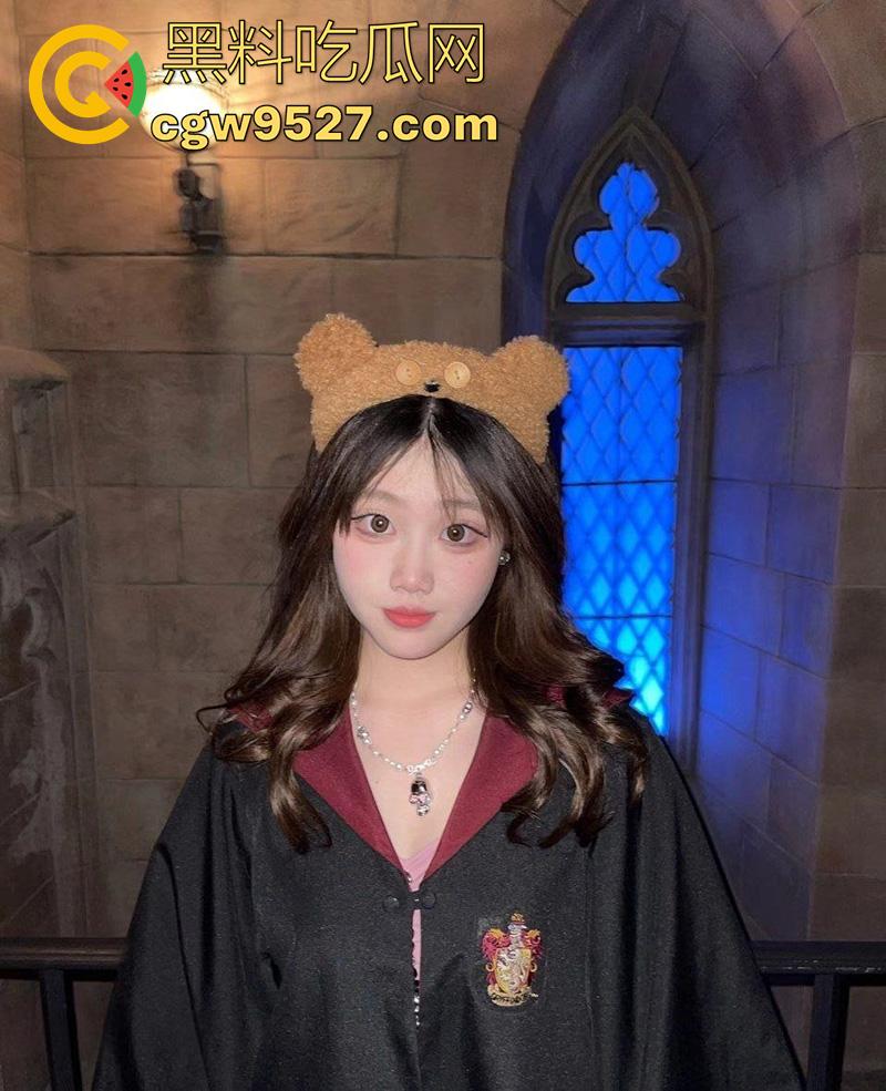 枣庄学院校花女神【何美君】,纯欲女大颜值超高,追不到的女神在床上,主动给金主口交内射!-4