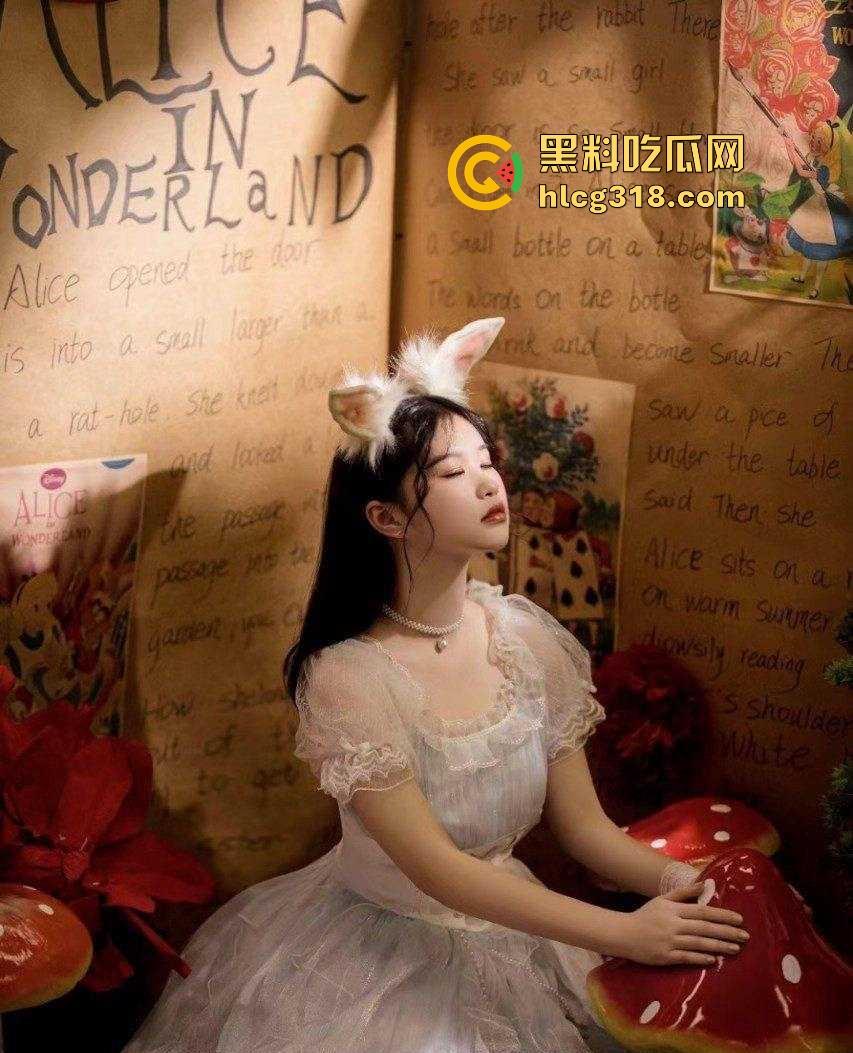 杭州师范大学巨乳学妹【林澄澄】微胖小母狗,年纪不大,骚逼雀黑堪比新西兰乌金鲍,不知道有多少人操过!-4