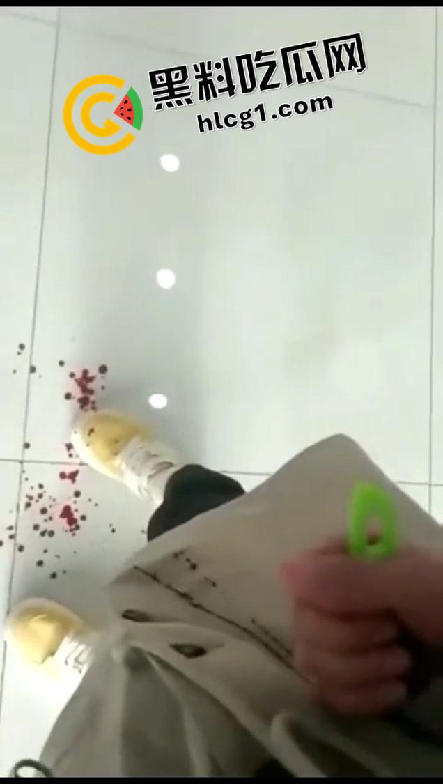 血腥！女子医院前自杀 拍视频记录最后一刻 鲜血直流无人救援 这是多绝望才出此下策-4