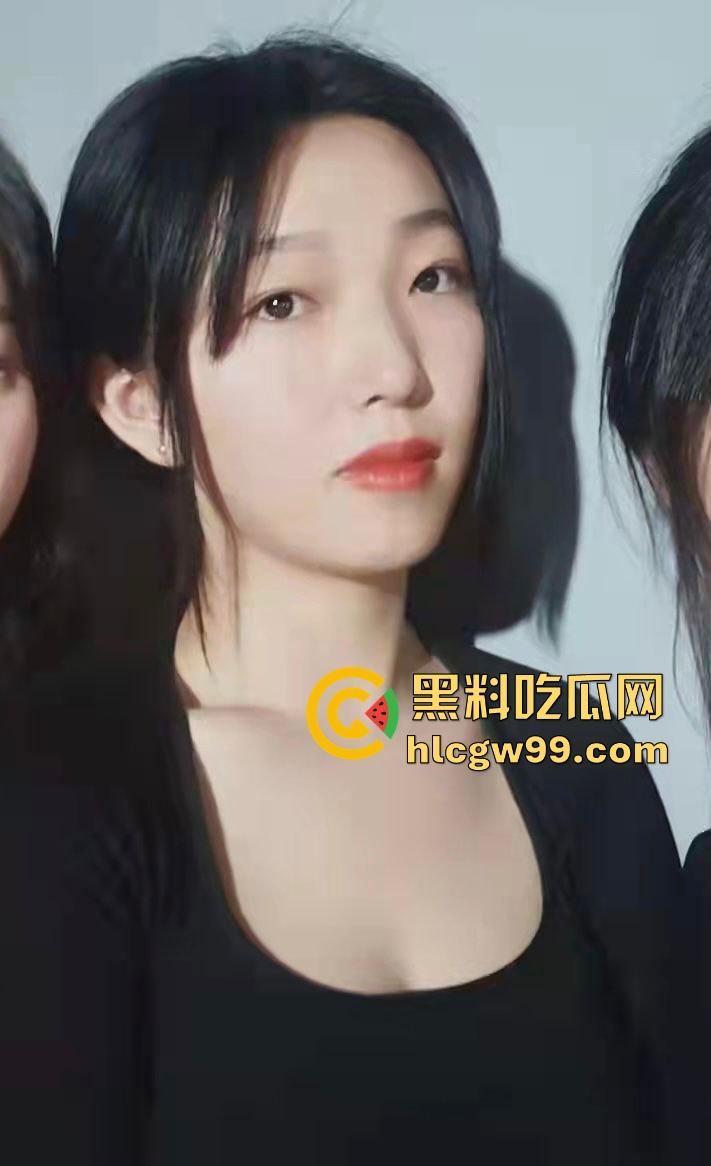 不知羞耻的骚母狗,竟在奶奶面前塞跳蛋自慰疯狂揉穴,高潮表情很夸张真是刺激!-2