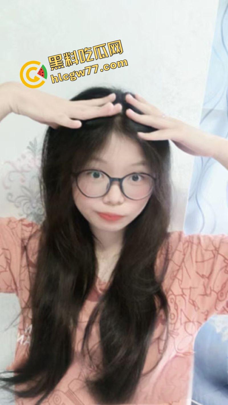 武汉传媒学院学生妹【李若晴】被炮友调教曝光 JK制服后入爆操 口交深喉技术一流!-1