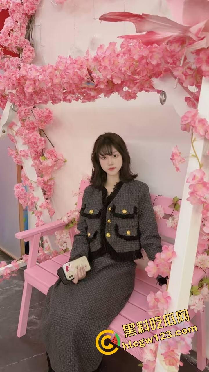 青岛大学研究生【程明琪】塌房 清纯学霸身材堪比模特,却被渣男曝光床照,粉嫩身躯全网疯传!-2