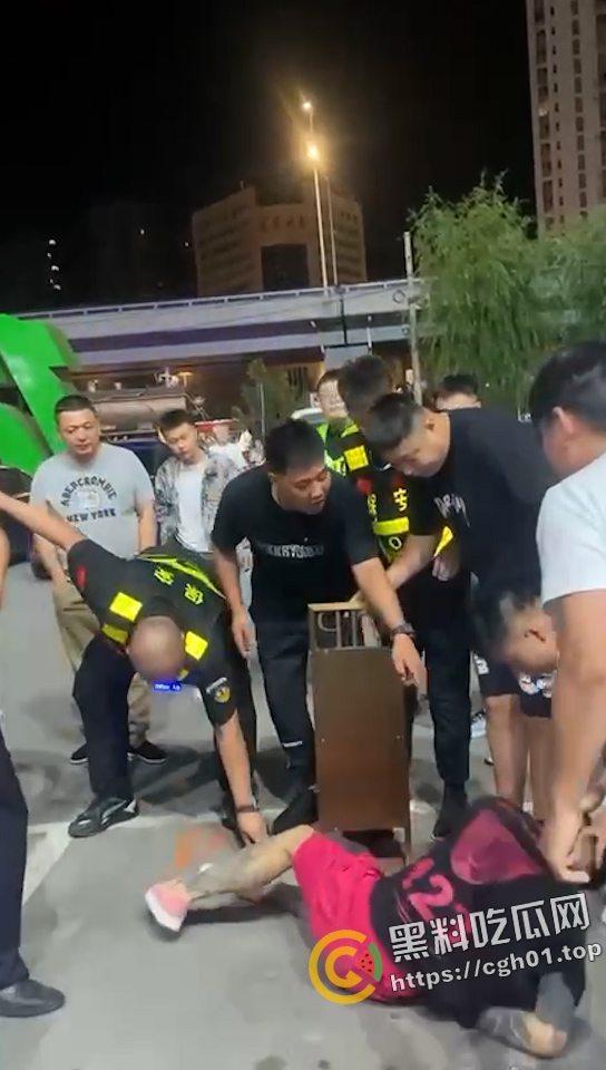 爷们要战斗！精神小伙战斗合集 飞踢 围殴 砍刀 古惑仔又都回来了-9