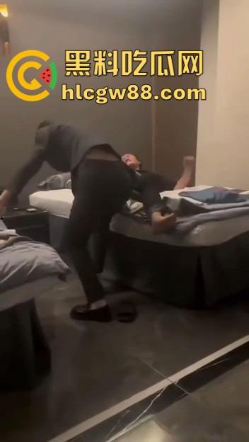 宁波水悦人间6号技师表白王总跪舔,扑倒露光头强真身,求饭票被拒宁当狗不找老实人,锁死老总别祸害兄弟!-8