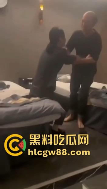 宁波水悦人间6号技师表白王总跪舔,扑倒露光头强真身,求饭票被拒宁当狗不找老实人,锁死老总别祸害兄弟!-9