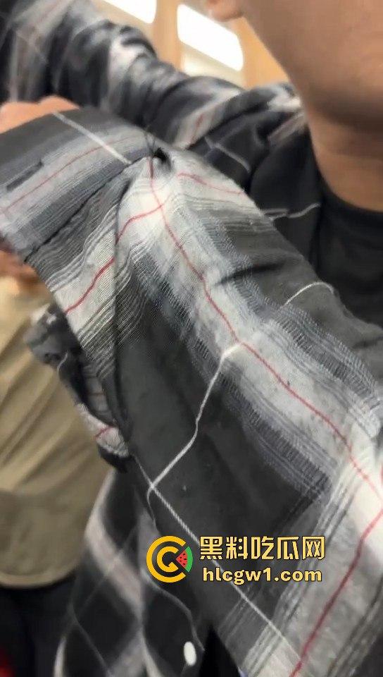 广州燕塘站猥琐佬地铁上演痴汉戏码,吓坏女生,最后被带去喝茶!-5