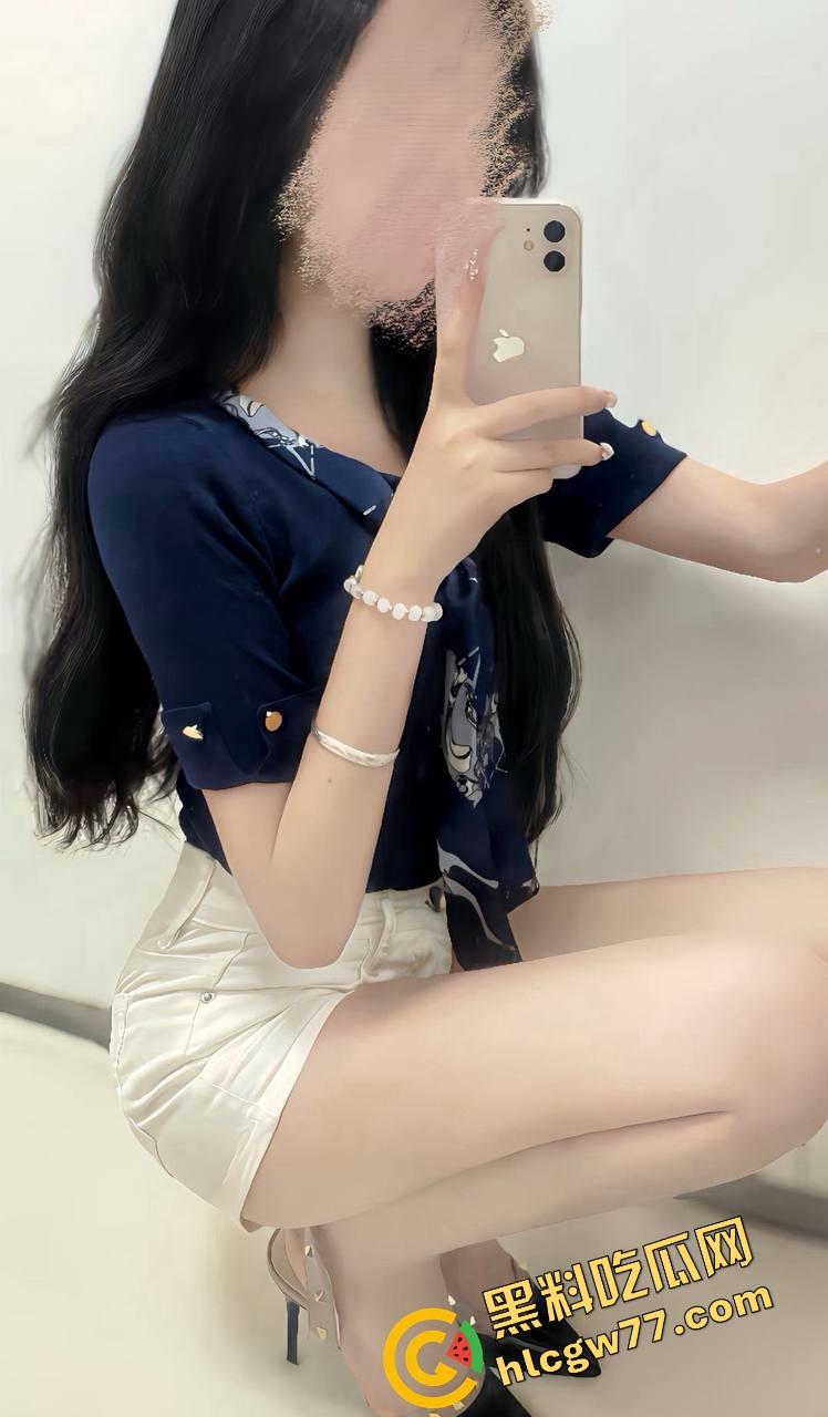 京城富哥G哥御姐嫩妹通杀调教,夜夜换女不重样,兄弟联动双人轮番喂鸡,豪宅开啪局征服全京骚逼!-3