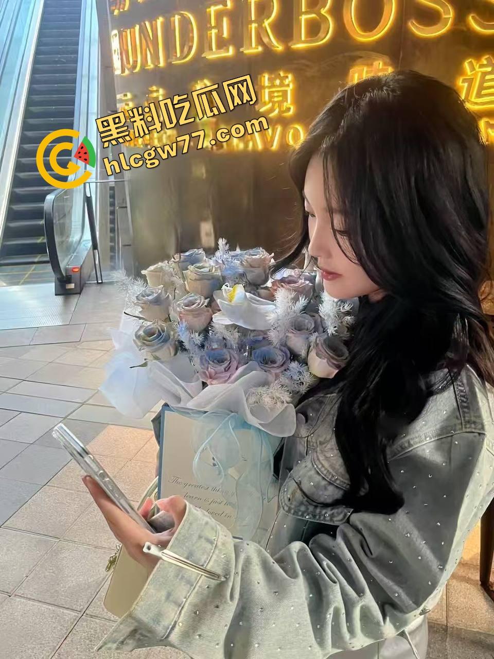 京城富哥G哥御姐嫩妹通杀调教,夜夜换女不重样,兄弟联动双人轮番喂鸡,豪宅开啪局征服全京骚逼!-4