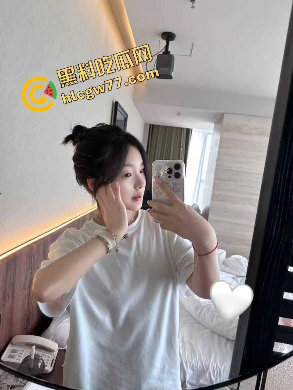 京城富哥G哥御姐嫩妹通杀调教,夜夜换女不重样,兄弟联动双人轮番喂鸡,豪宅开啪局征服全京骚逼!-14