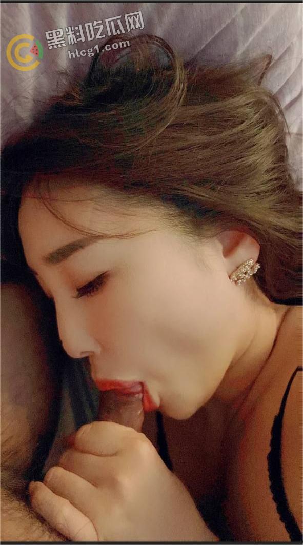 绍兴富婆“李娇”与小白脸男奴私密视频曝光！脚下纵情，奢华爱情游戏惹争议！-5