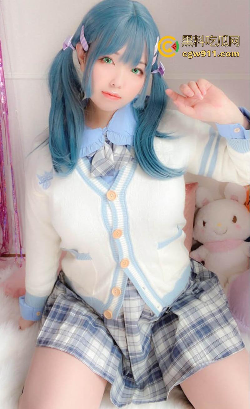 海外巨乳网黄博主【里奥娜·艾斯】COS百变少女自慰,蓝发双马尾水手服,H大奶掰穴自慰,这身材比列真的爱了!-2