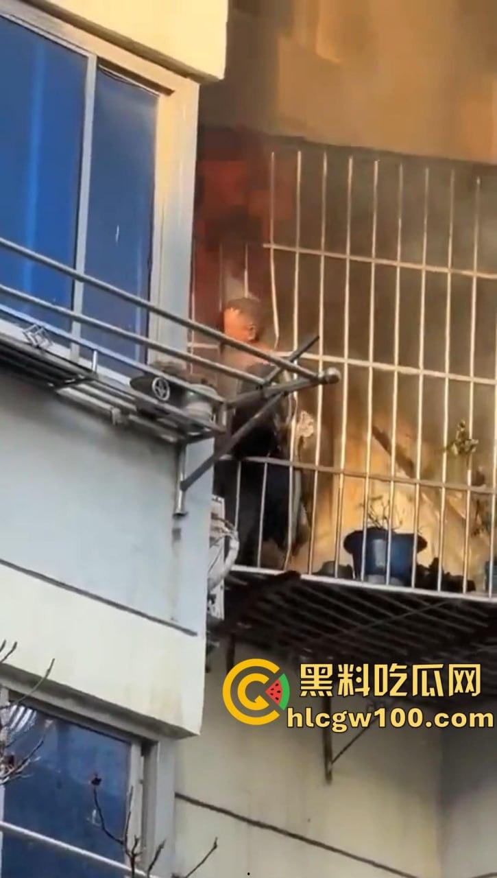 天塌了!南太湖突发噩梦级火灾!某小区瞬间变 “火场”,一死一伤,火光浓烟惊煞众人-5