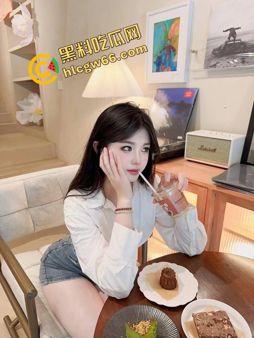 瓜友分享周六黑丝骚母狗副驾上车就让摸逼,黑丝真空淫叫连连,还没开到酒店鸡儿就硬得不行!-3