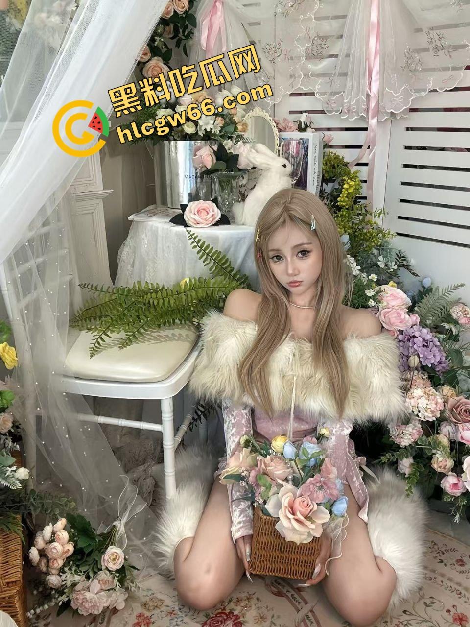 瓜友分享周六黑丝骚母狗副驾上车就让摸逼,黑丝真空淫叫连连,还没开到酒店鸡儿就硬得不行!-4