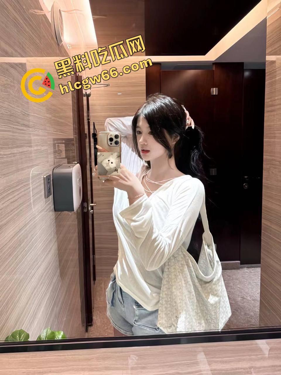 瓜友分享周六黑丝骚母狗副驾上车就让摸逼,黑丝真空淫叫连连,还没开到酒店鸡儿就硬得不行!-10