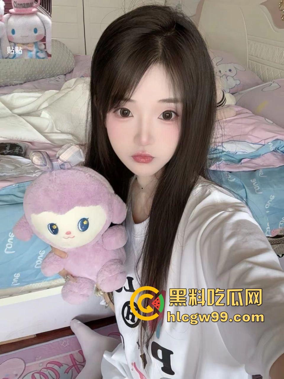 情侣出租屋极简啪啪，没有床只有床垫也能约，美女娇羞到脸红，叫声又奶又甜直接把人听硬！-2