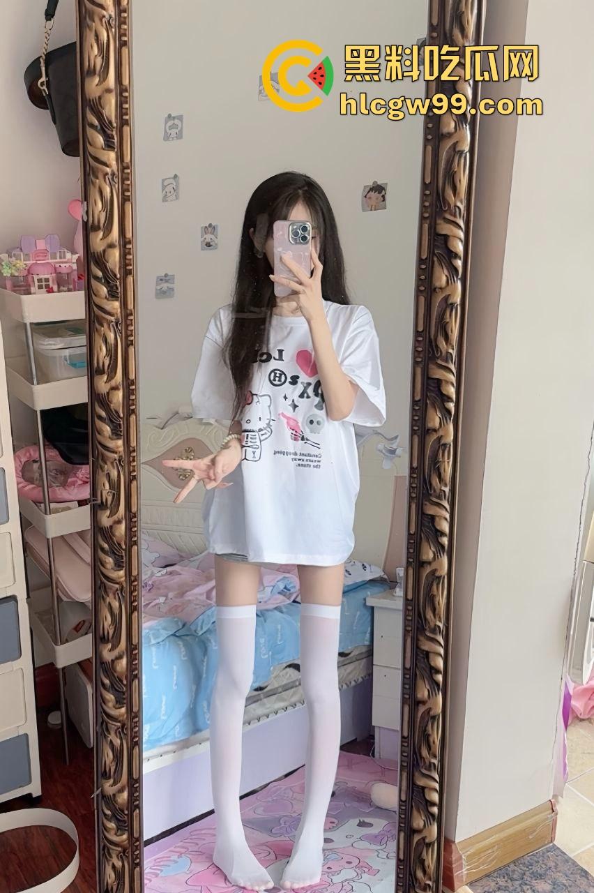 情侣出租屋极简啪啪，没有床只有床垫也能约，美女娇羞到脸红，叫声又奶又甜直接把人听硬！-3